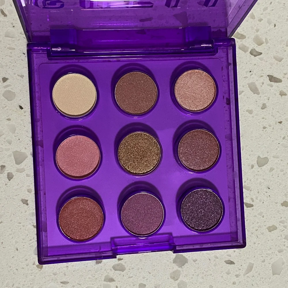 Free With $50 Purchase NWT Shell Yeah Metallic Eye Shadows